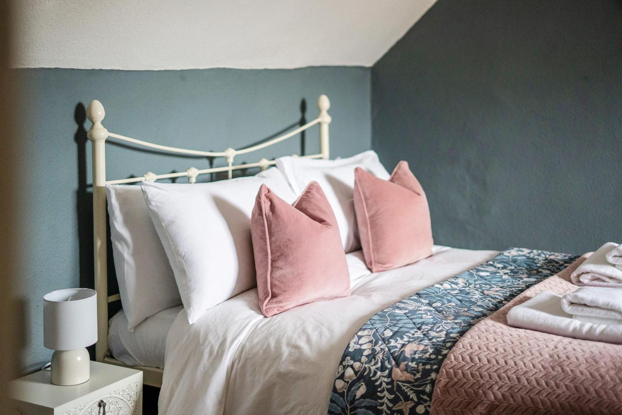 Redesdale View, High Street With Private Garden Apartment *