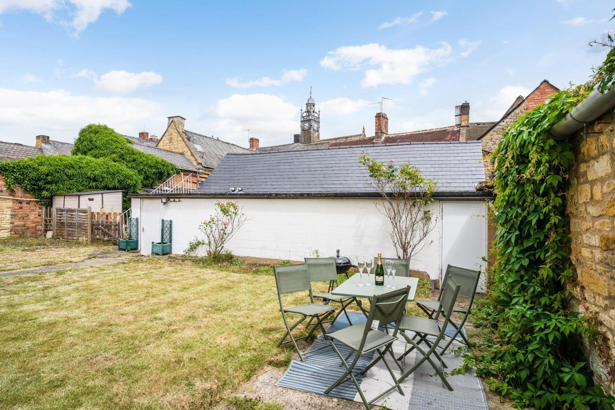 Redesdale View, High Street With Private Garden * Moreton-in-Marsh